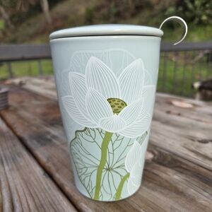 Tea Forte mug with lid and stainless steel tea steeper